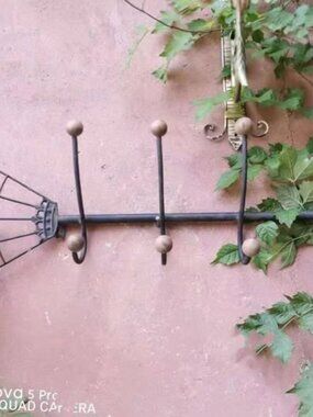Vintage Farmhouse Wall Hook Rack – Metal & Wood | 5 Hooks | Rustic Décor
